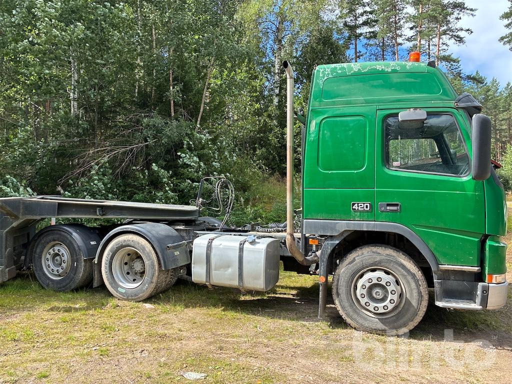 VOLVO FM12 6*2 - Tractor truck, Autotransporter semi-trailer: picture 2 VOLVO FM12 6*2 - Tractor truck, Autotransporter semi-trailer: picture 2