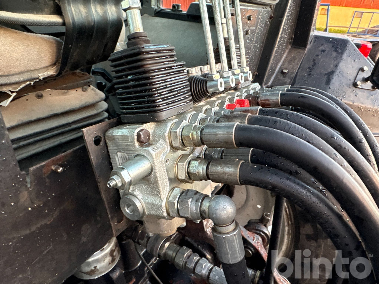 Farm tractor VALMET 455-4: picture 32