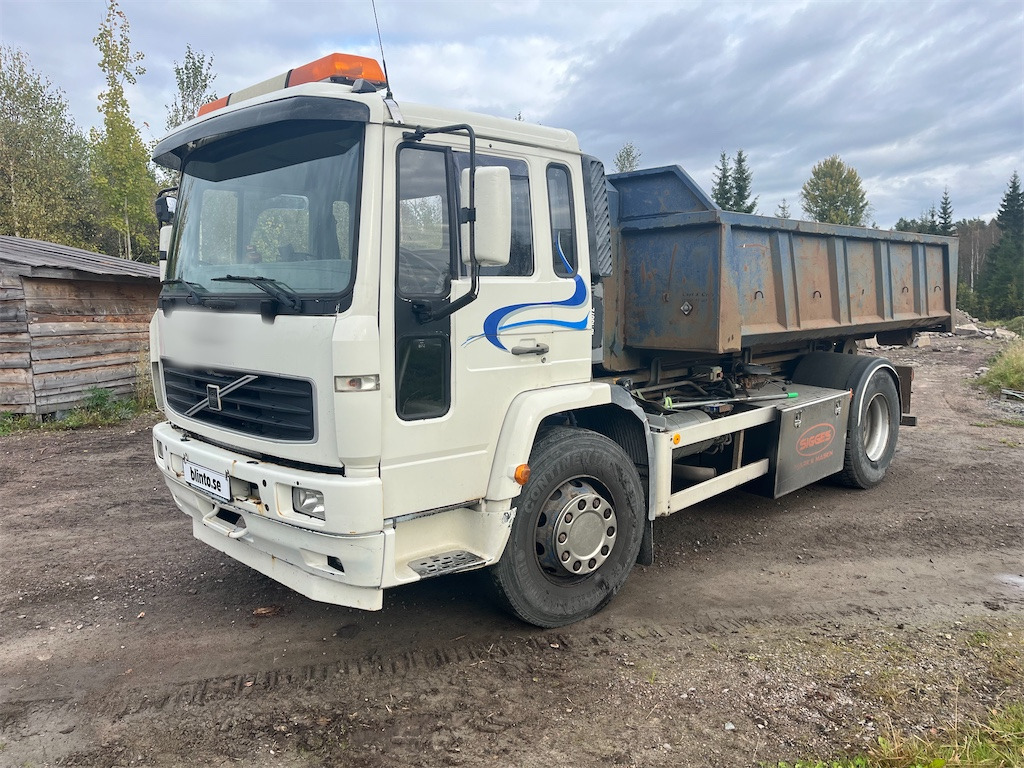 VOLVO FL6 4*2 - Hook lift truck: picture 1 VOLVO FL6 4*2 - Hook lift truck: picture 1