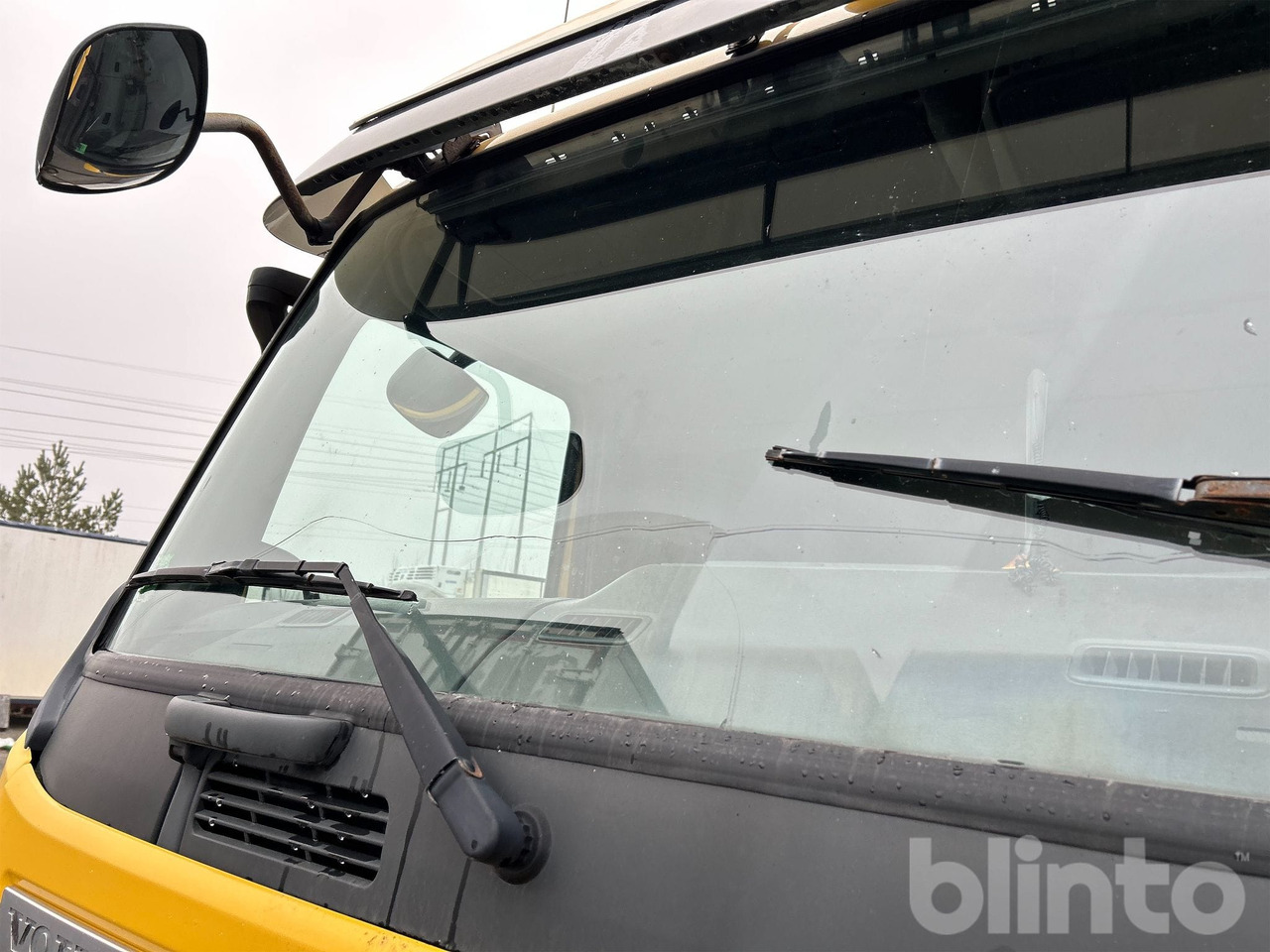 Box truck VOLVO FM 330 4X2: picture 18 Box truck VOLVO FM 330 4X2: picture 18