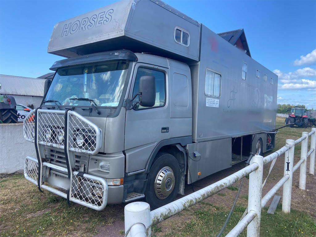 VOLVO FM10 4X2 FÖRLÄNGD - Horse truck: picture 1 VOLVO FM10 4X2 FÖRLÄNGD - Horse truck: picture 1