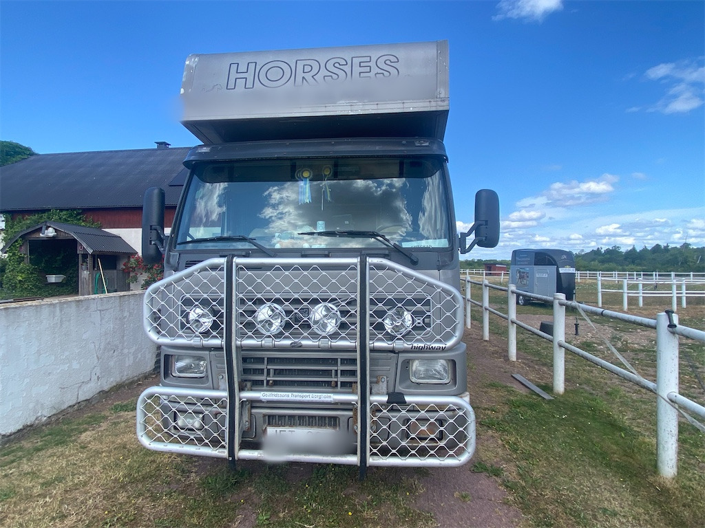 VOLVO FM10 4X2 FÖRLÄNGD - Horse truck: picture 2 VOLVO FM10 4X2 FÖRLÄNGD - Horse truck: picture 2