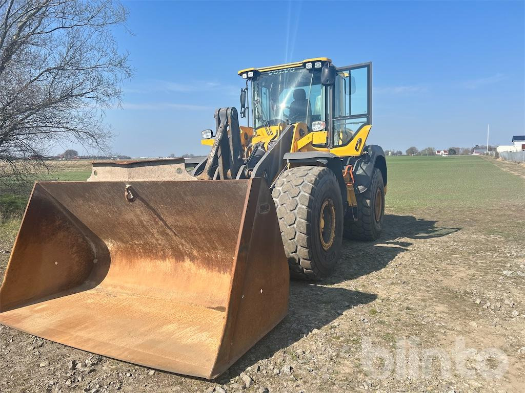 Volvo L110H - Wheel loader: picture 2 Volvo L110H - Wheel loader: picture 2