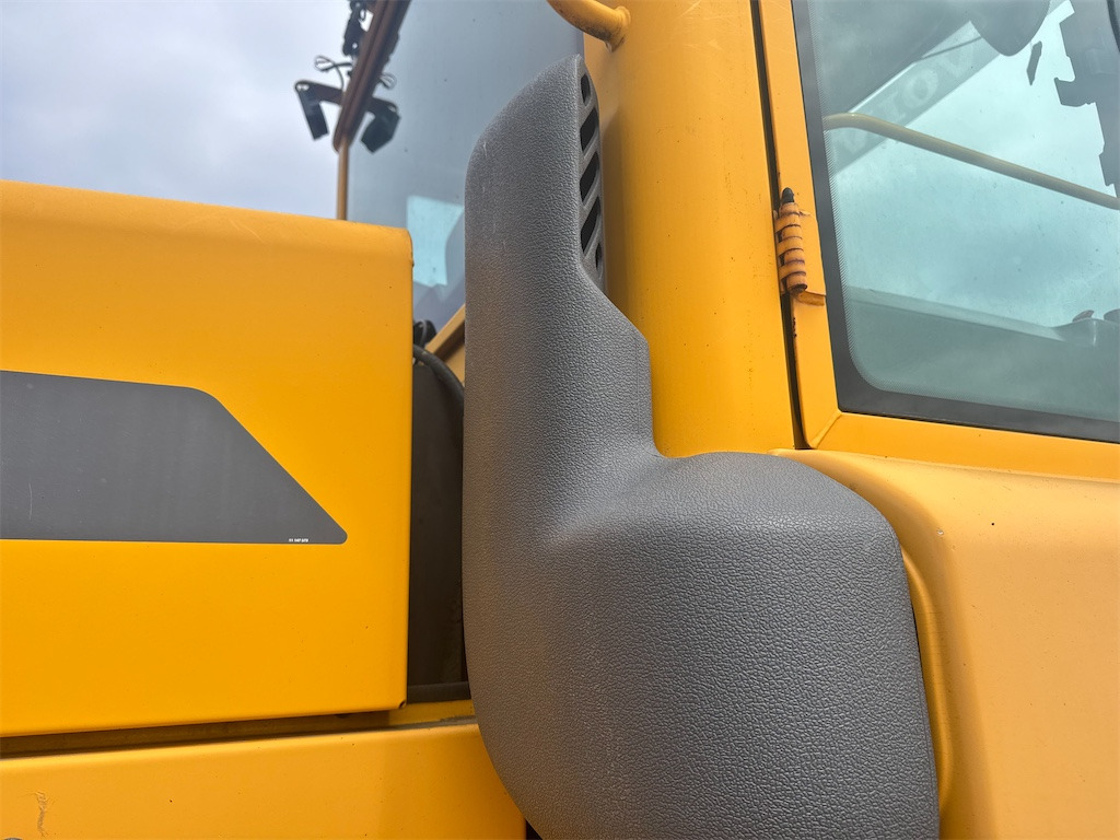 Wheel loader Volvo L70D: picture 41