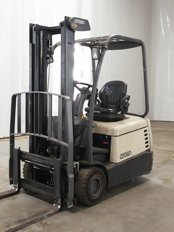 Crown SC4220-16 - Electric forklift: picture 1 Crown SC4220-16 - Electric forklift: picture 1