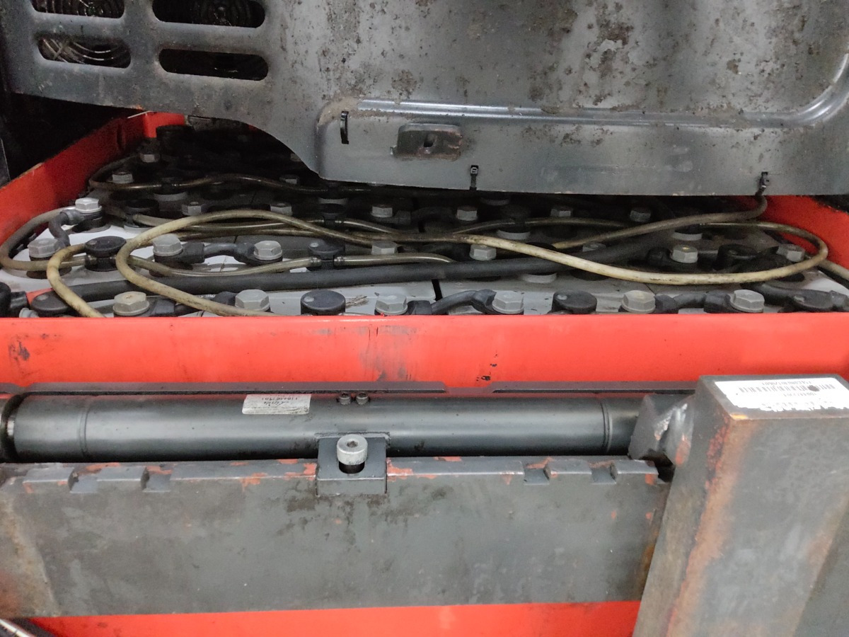 LINDE R14X-03 - Reach truck: picture 4 LINDE R14X-03 - Reach truck: picture 4