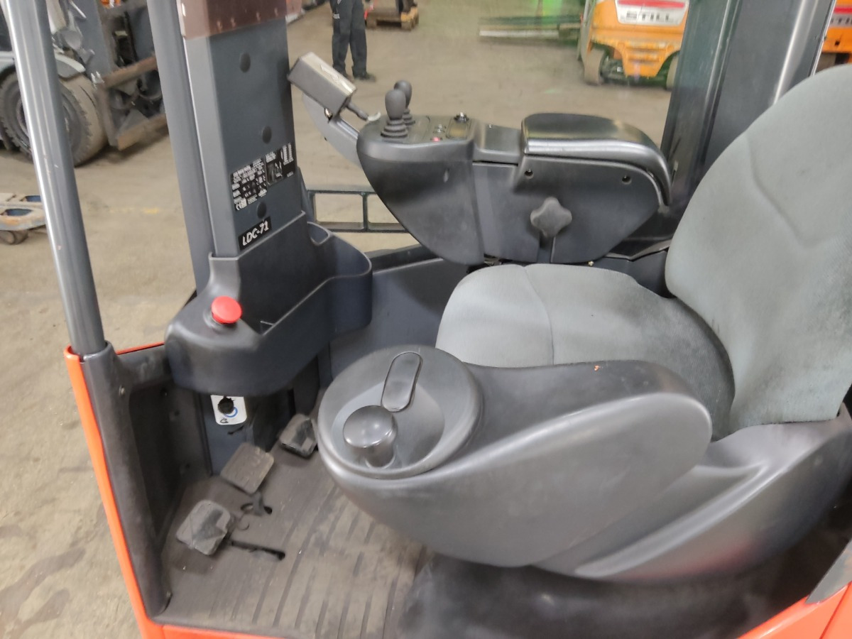 Linde R14X-03 - Reach truck: picture 3 Linde R14X-03 - Reach truck: picture 3
