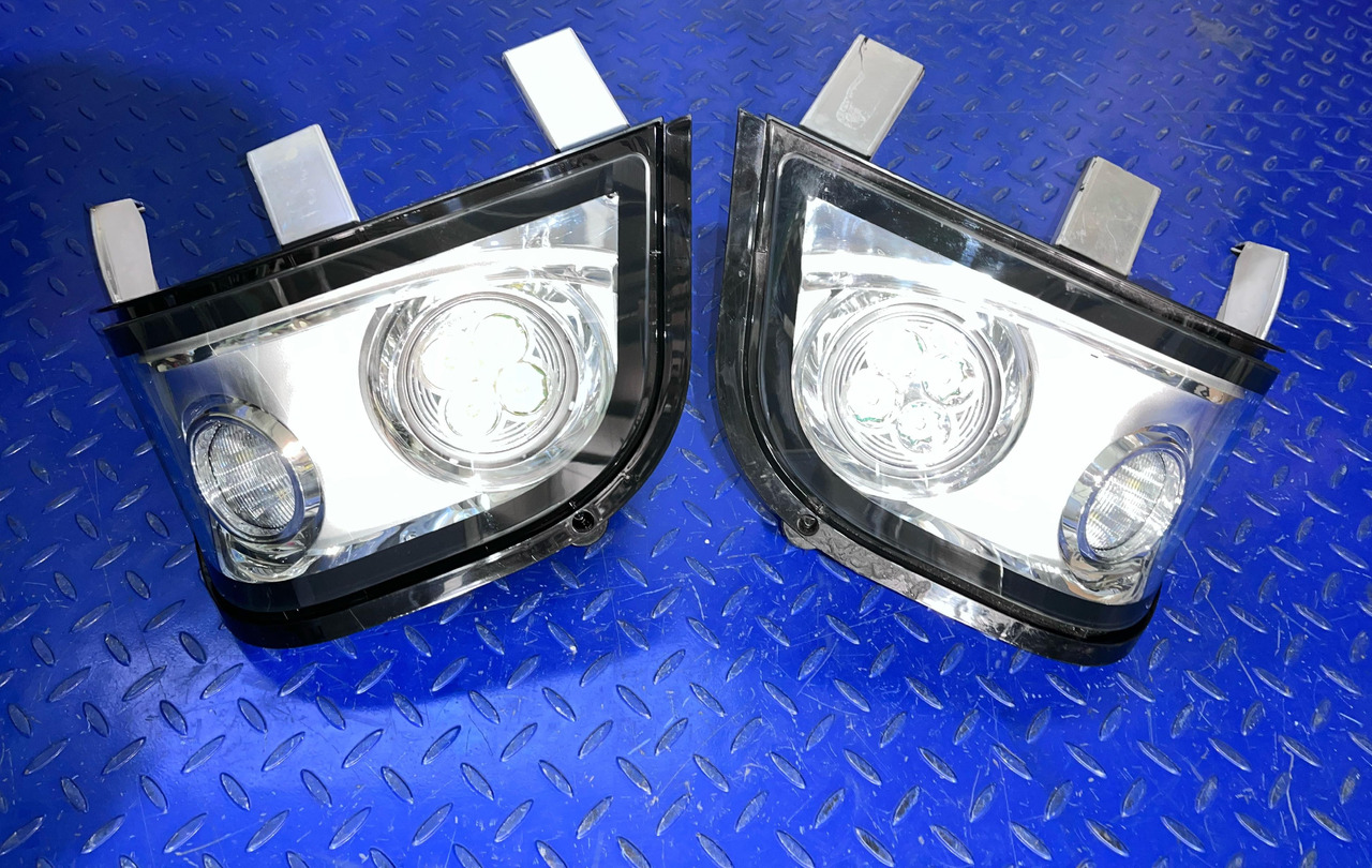 HELLA Headlight Set 1KE996 600-05 / 06 - Headlight: picture 1 HELLA Headlight Set 1KE996 600-05 / 06 - Headlight: picture 1