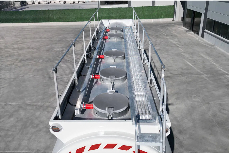 Diversen EFEMMAK Fuel tank semi-trailer 36.000 liter ADR - Tanker semi-trailer: picture 5 Diversen EFEMMAK Fuel tank semi-trailer 36.000 liter ADR - Tanker semi-trailer: picture 5