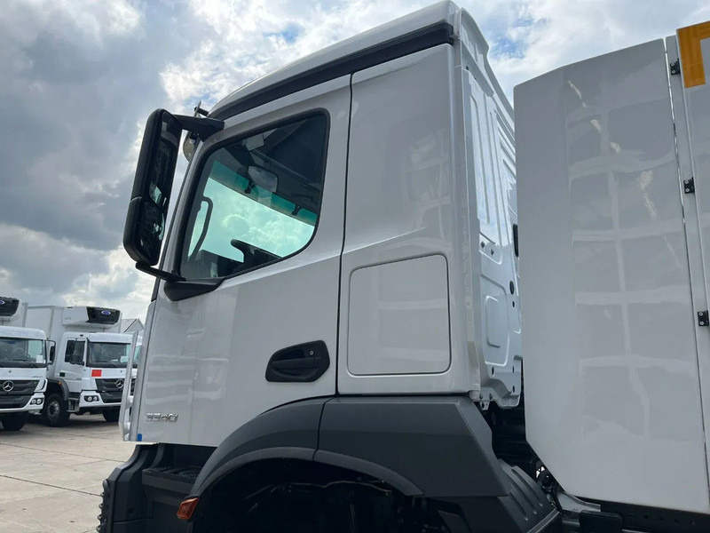 New Tanker truck Mercedes-Benz Arocs 4040 6x6 Water Tank Truck: picture 10