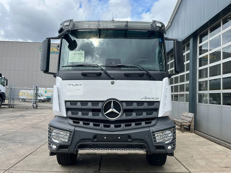 New Tanker truck Mercedes-Benz Arocs 4040 6x6 Water Tank Truck: picture 8