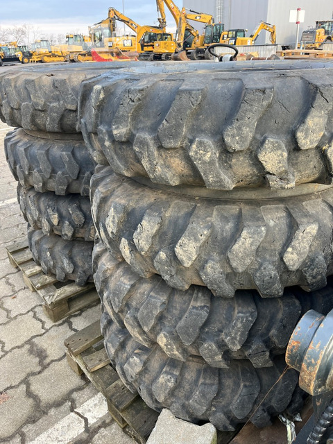 Apollo Reifen 10.00-20 - Tire for Construction machinery: picture 2 Apollo Reifen 10.00-20 - Tire for Construction machinery: picture 2