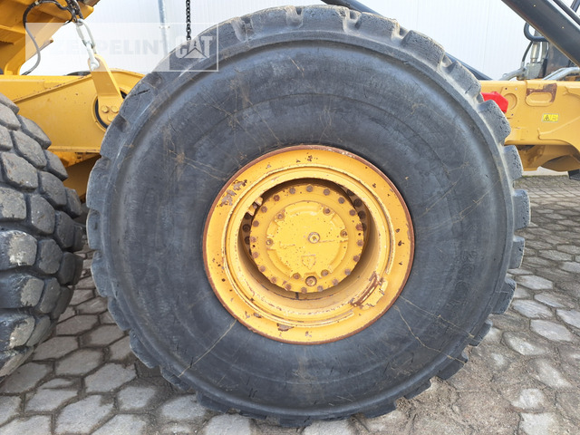 Articulated dumper Cat 735B: picture 8