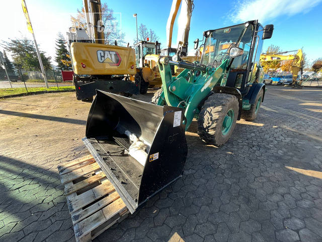 Cat 906M - Wheel loader: picture 3 Cat 906M - Wheel loader: picture 3