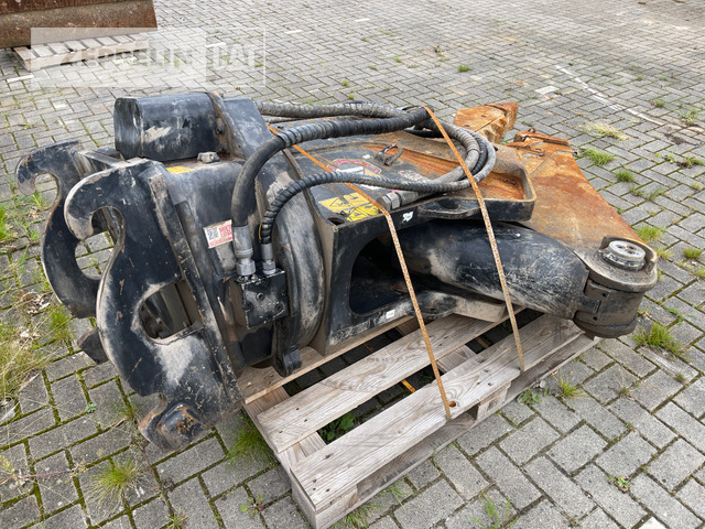 Cat MP318 - Demolition shears: picture 2 Cat MP318 - Demolition shears: picture 2