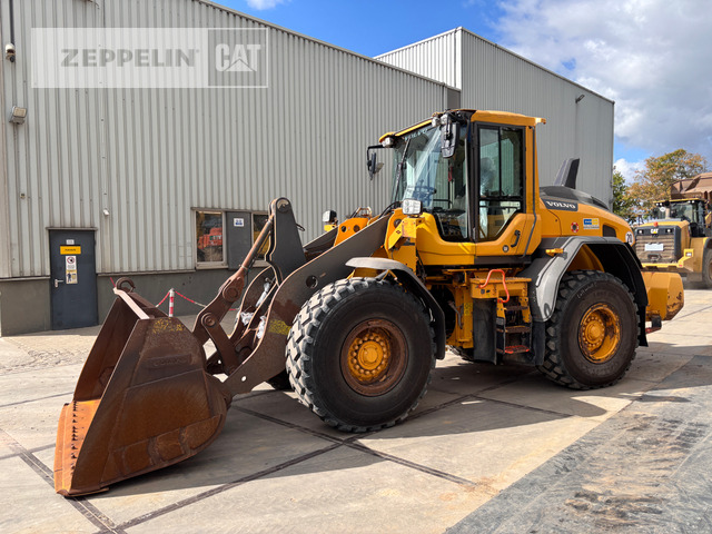 Volvo L90 - Wheel loader: picture 1 Volvo L90 - Wheel loader: picture 1
