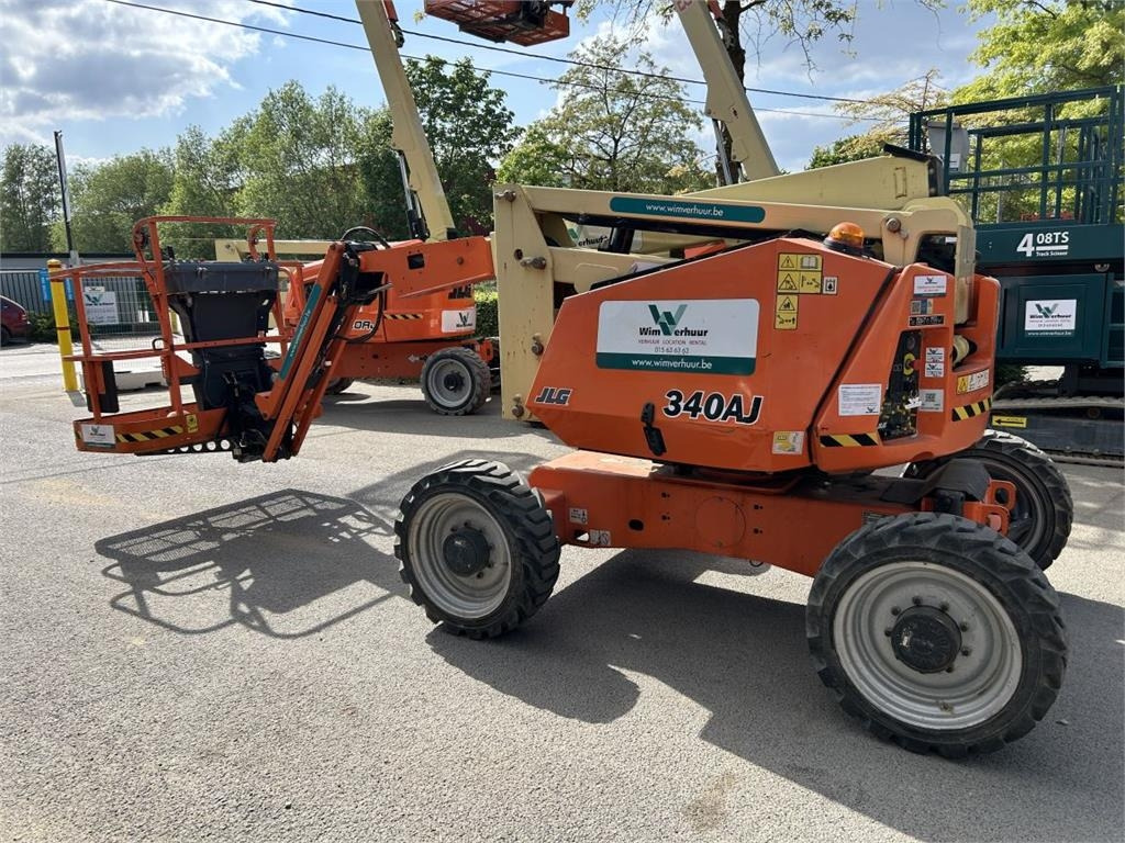 JLG 340AJ (4972)  - Articulated boom: picture 4 JLG 340AJ (4972)  - Articulated boom: picture 4