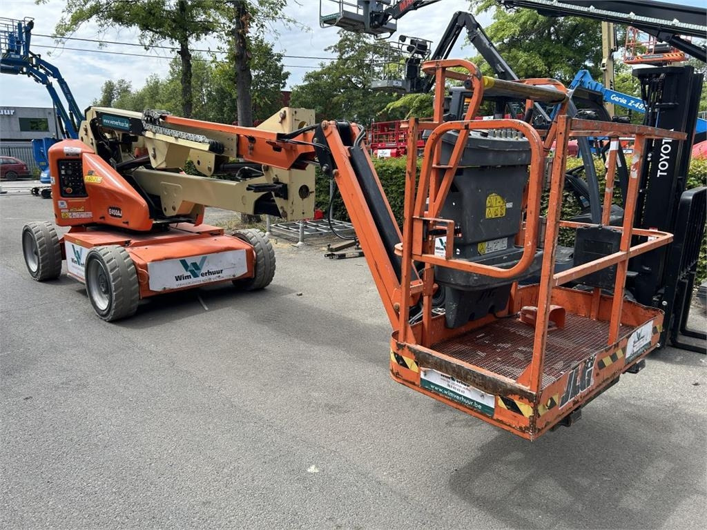 JLG E450AJ (2005) - Articulated boom: picture 1 JLG E450AJ (2005) - Articulated boom: picture 1