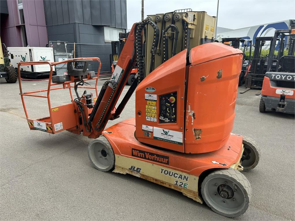 JLG Toucan 12E (1933) - Vertical mast lift: picture 2 JLG Toucan 12E (1933) - Vertical mast lift: picture 2