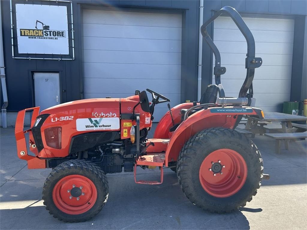 Kubota L1-382 (5283)  - Municipal tractor: picture 1 Kubota L1-382 (5283)  - Municipal tractor: picture 1