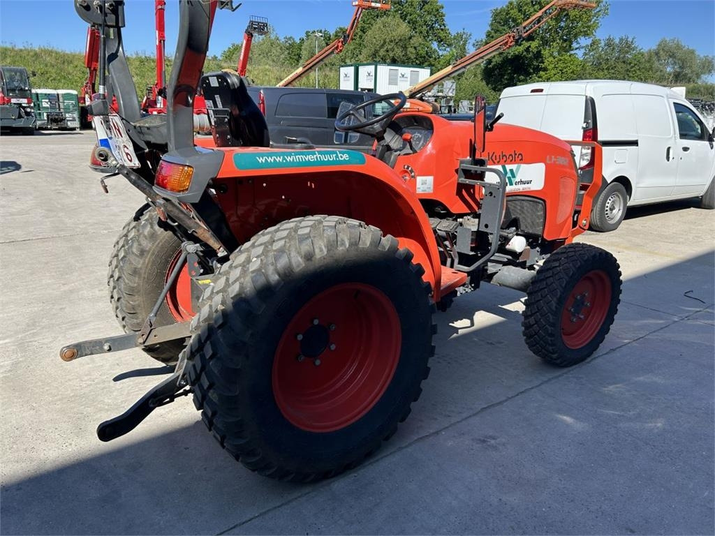 Kubota L1-382 (5283)  - Municipal tractor: picture 5 Kubota L1-382 (5283)  - Municipal tractor: picture 5