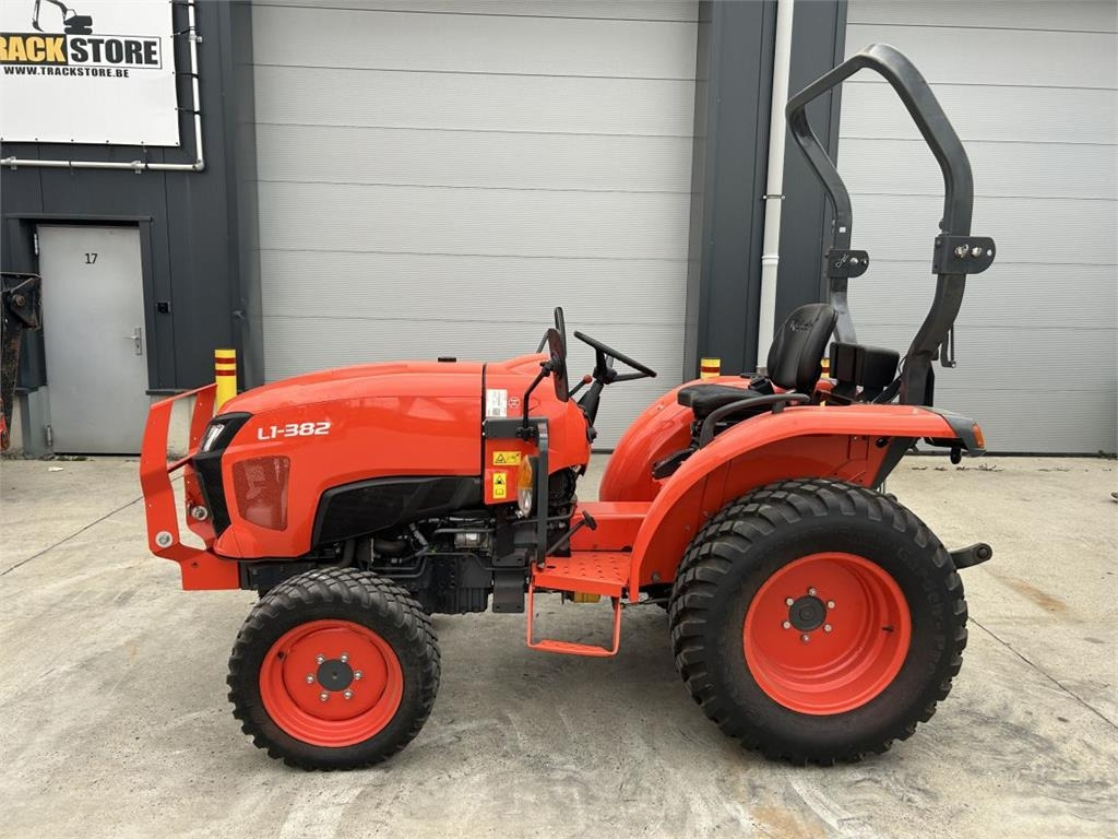 Kubota L1-382 (7325)  - Municipal tractor: picture 3 Kubota L1-382 (7325)  - Municipal tractor: picture 3