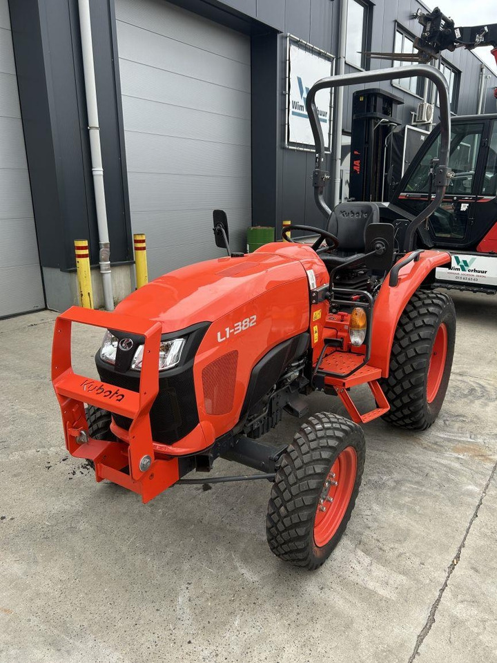 Kubota L1-382 (7325)  - Municipal tractor: picture 5 Kubota L1-382 (7325)  - Municipal tractor: picture 5