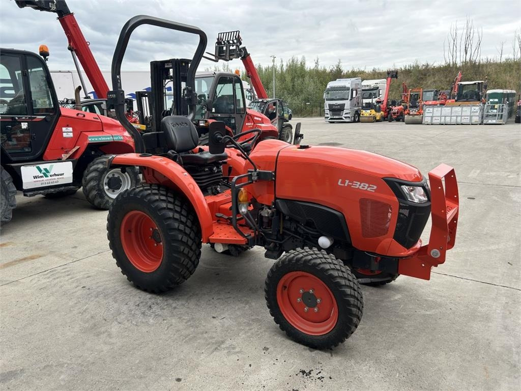 Kubota L1-382 (7325)  - Municipal tractor: picture 2 Kubota L1-382 (7325)  - Municipal tractor: picture 2